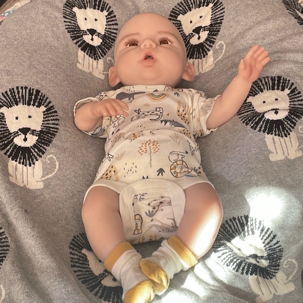 Full Body Platinum Silicone Baby Doll with Drink and Wet, armatures, skull. - Picture 10 of 14